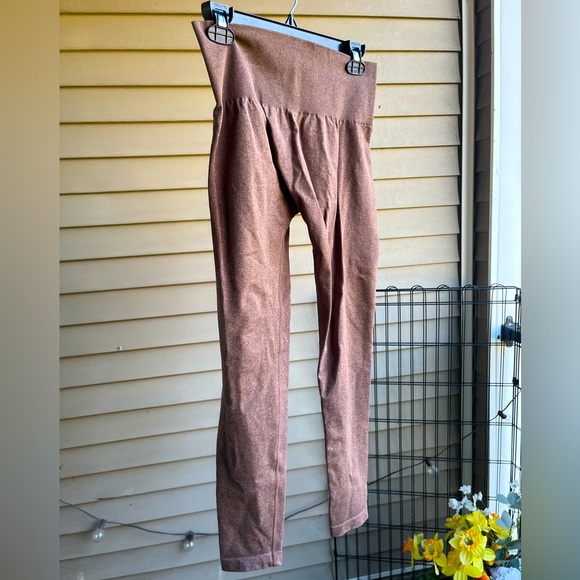 Cocoa Contour Seamless NVGTN Leggings - Picture 5 of 7